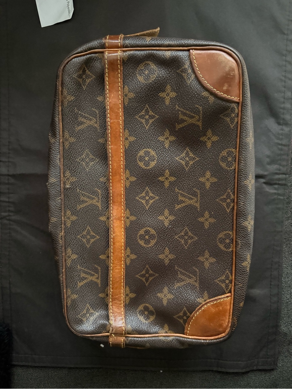Louis Vuitton Compiegne 28 leather vanity case
good condition